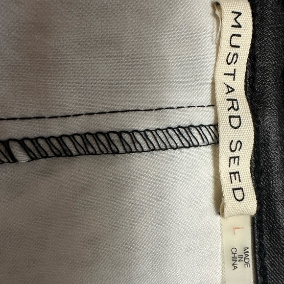 Two piece leopard print set. - Picture 5 of 8